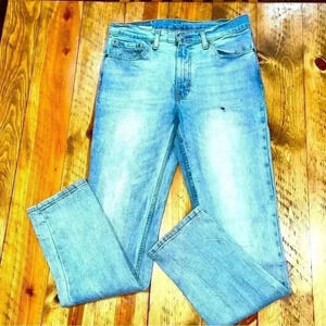 Levi’s 511 light wash stretch straight leg ❤️